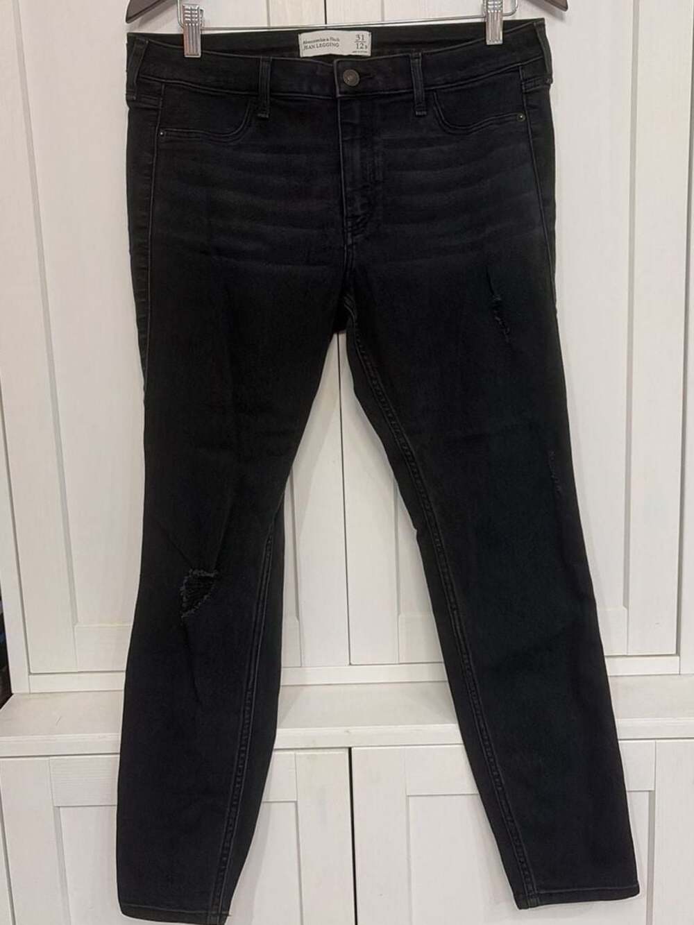 Abercrombie & Fitch Black Distressed Jean Legging Size 31/12R